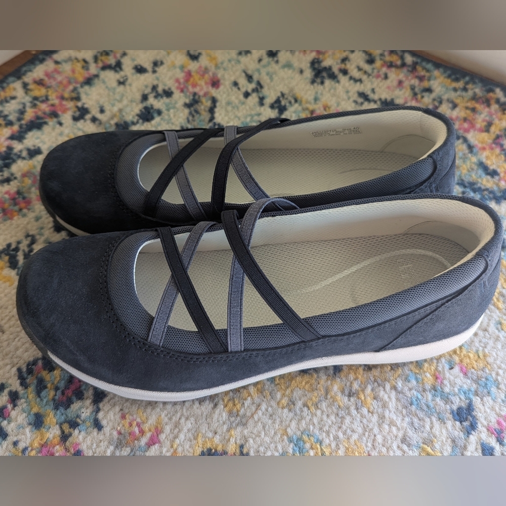 Dansko Navy Suede Sneaker - Size EU 40 (US 9.5/10)